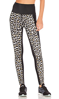 Спортивные легинсы с контрастными деталями - Beyond Yoga