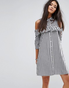 Клетчатое платье с открытыми плечами и оборкой River Island - Мульти