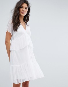 Сетчатое свободное платье в горошек с ярусными оборками River Island - Белый