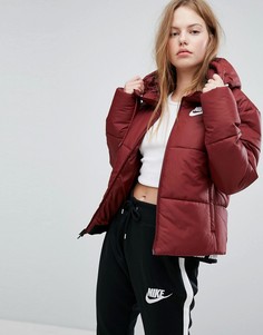 Короткая дутая куртка с названием бренда на поясе Nike - Черный