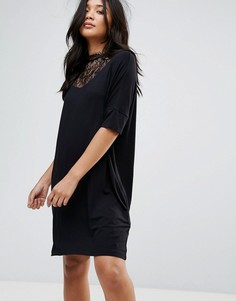 Свободное платье с кружевной вставкой и высоким вырезом Y.A.S Busy - Черный