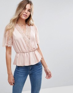 Блузка с запахом и кружевной отделкой ASOS - Розовый