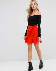 Мини-юбка с оборками и поясом сбоку Boohoo - Красный