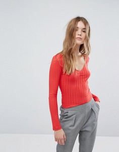 Трикотажный лонгслив в рубчик с V-образным вырезом New Look - Красный