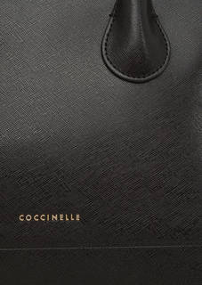 Сумка черного цвета из натуральной кожи Coccinelle