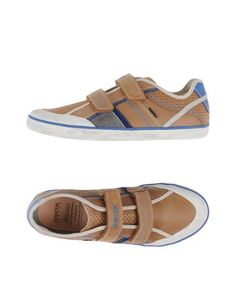 Низкие кеды и кроссовки Geox
