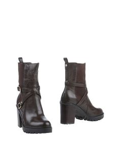 Полусапоги и высокие ботинки Guess