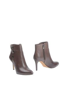 Полусапоги и высокие ботинки Vince Camuto