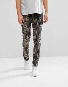 Брюки зауженного кроя с камуфляжным принтом и молниями ASOS - Зеленый