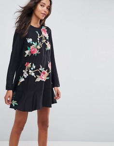 Платье мини с вышивкой и заниженной талией ASOS - Черный