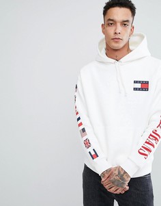 Худи белого цвета с логотипом-флажком на рукаве и спине в стиле 90-х Tommy Jeans Capsule - Белый