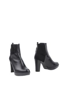 Полусапоги и высокие ботинки Stuart Weitzman