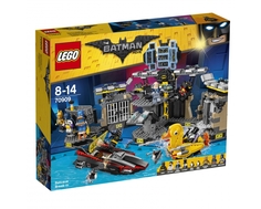 Конструктор LEGO Batman Movie 70909 Нападение на Бэтпещеру