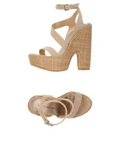 Сандалии Stuart Weitzman