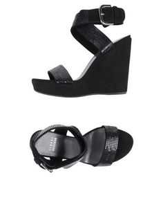Сандалии Stuart Weitzman