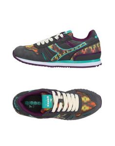 Низкие кеды и кроссовки Diadora