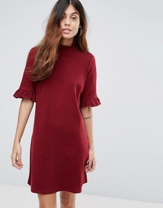 Свободное платье в рубчик с оборками на рукавах Vero Moda - Красный
