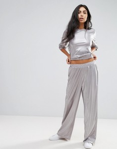 Широкие брюки с эффектом металлик ASOS - Серебряный