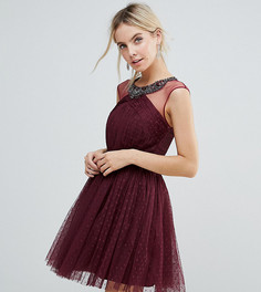 Короткое приталенное платье для выпускного с декоративной отделкой Little Mistress Petite - Красный