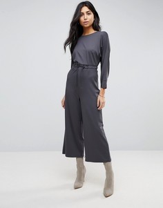Трикотажный комбинезон с рукавами летучая мышь и затяжкой на талии ASOS - Серый