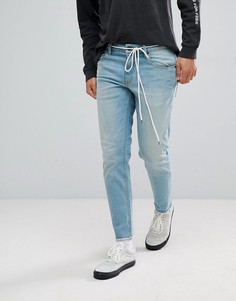 Светлые узкие джинсы стретч с поясом-шнурком и необработанными краями ASOS - Синий