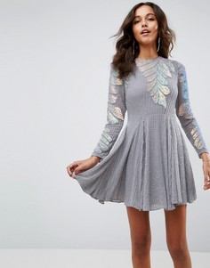 Короткое приталенное платье с декоративной отделкой пайетками ASOS - Серебряный