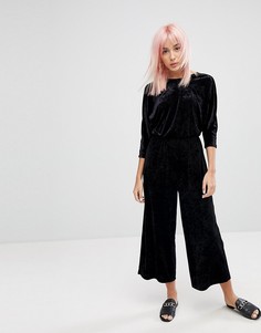 Бархатный комбинезон с запахом Monki - Черный
