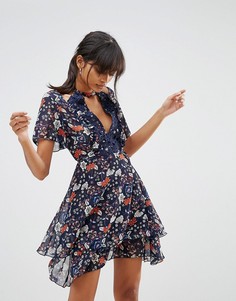 Короткое приталенное платье с открытыми плечами, кружевной отделкой и цветочным принтом Boohoo - Мульти