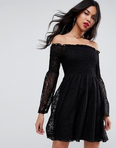 Кружевное присборенное платье с рукавами клеш ASOS - Черный