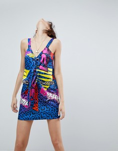 Платье мини с графическим принтом и люверсами ASOS - Синий