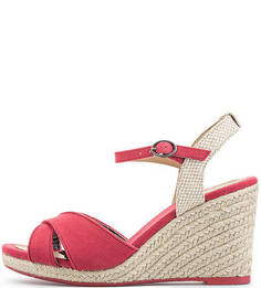 Красные босоножки на танкетке Pepe Jeans