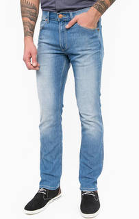 Синие зауженные джинсы Wrangler