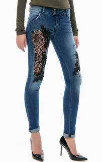 Джинсы с кружевной вставкой и рваными деталями MET