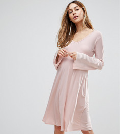 Цельнокройное платье с расклешенными рукавами Bluebelle Maternity - Розовый