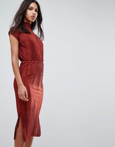 Плиссированное платье с высоким воротом ASOS - Оранжевый