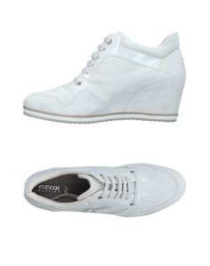 Низкие кеды и кроссовки Geox