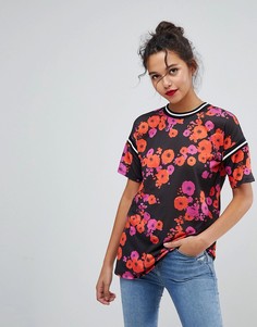 Футболка с цветочным принтом и контрастной отделкой ASOS - Мульти