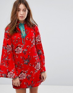 Свободное платье с длинными рукавами и высоким воротником Glamorous - Красный