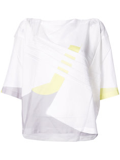 топ с асимметричным принтом 132 5. Issey Miyake