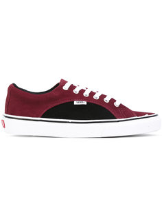 кеды со шнуровкой и контрастными панелями Vans