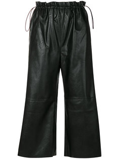 укороченные брюки из искусственной кожи  Mm6 Maison Margiela