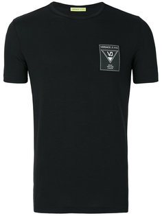 футболка с фирменной нашивкой Versace Jeans