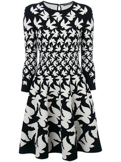 расклешенное платье с принтом птиц  Alexander McQueen