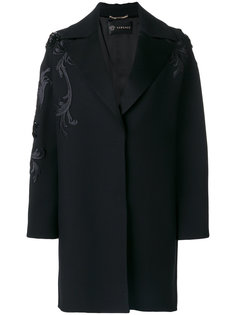 пальто с вышивками Versace