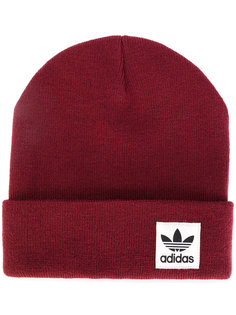 шапка с нашивкой логотипа Adidas
