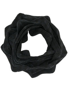 плиссированный шарф геометрической формы Issey Miyake