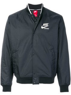 легкая спортивная куртка Nike