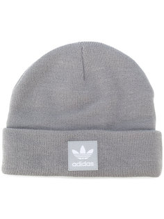 шапка с логотипом Adidas