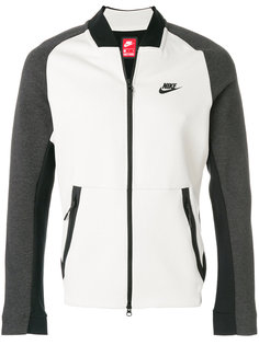 спортивная куртка Nike