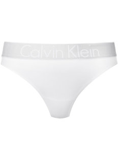 стринги с логотипом Calvin Klein